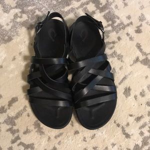 Olukai black sandals